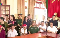 Phó Chủ tịch Quốc hội Đỗ Bá Tỵ thăm hỏi đồng bào vùng lũ