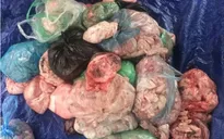 Bắt giữ hàng trăm cân mỡ lợn và bì lợn thối ở Hà Nội
