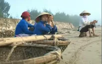 Đời góa bụa đầy nước mắt của người phụ nữ làng chài