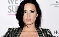 Không thể rời xa mạng xã hội, Demi Lovato trở lại sau 24 giờ