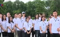 Đoàn đại biểu kiều bào tham quan di tích Hoàng thành Thăng Long