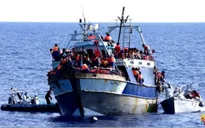 Italy lật tẩy đường dây buôn bán người di cư và tị nạn
