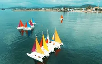 Mãn nhãn màn trình diễn thuyền buồm trên sông Nhật Lệ