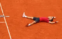 Làng banh nỉ ngả mũ trước chức vô địch Roland Garros lịch sử của Djokovic