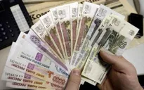 Đồng Ruble tụt dốc “không phanh”, người dân Nga lo lắng