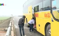 Đón, trả khách trên cao tốc - nguy hiểm khôn lường