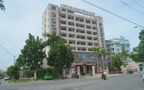 Bệnh viện nợ lương 8 tháng, nhân viên y tế đình công