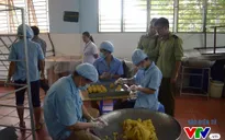 Hà Nội: Tiêu hủy hàng ngàn bánh Trung thu không rõ nguồn gốc