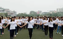 Hàng trăm bạn trẻ cất cao giọng hát trong MV thể hiện tinh thần Trần Lập