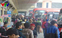 Người dân từ Thủ đô hối hả về quê nghỉ Tết Nguyên đán