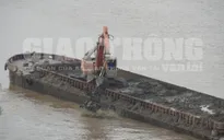 Điều tra nguồn gốc bùn thải do tàu "khủng" đổ xuống sông Hồng