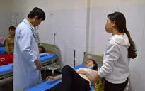 Bình Thuận: Hơn 20 du khách nhập viện nghi do ngộ độc thực phẩm