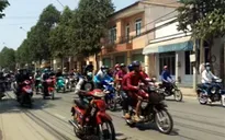 Quái xế ngang nhiên đua xe giữa ban ngày