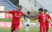 Anh Đức đá 11m kiểu panenka gỡ hòa cho B.Bình Dương trước Jiangsu