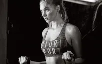 Các chân dài của Victoria's Secret chạy nước rút trong phòng tập