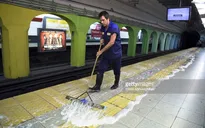 Sáng tác sách ở... ga tàu điện ngầm