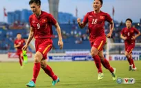 Lê Công Vinh tự hào đứng cạnh Ronaldo, Messi