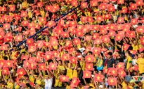 Ảnh: CĐV cuồng nhiệt, cháy hết mình, SLNA vẫn nhận thất bại tại Hàng Đẫy trước Hà Nội T&T