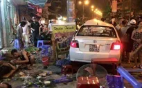Hải Phòng: "Xe điên" húc quán nướng, 4 người bị thương nặng