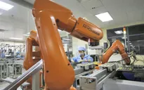 Foxconn thay 60.000 nhân viên bằng robot