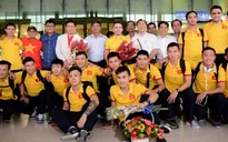 ĐT Futsal Việt Nam được chào đón nồng nhiệt tại sân bay