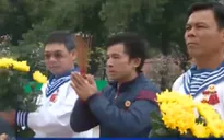 Các chiến sỹ Gạc Ma hướng ra Biển Đông bái vọng 64 đồng đội