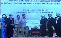 Tặng 5 tấn gạo cho Việt kiều nghèo ở Campuchia