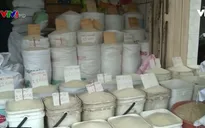 Gạo Việt lép vế tại thị trường truyền thống