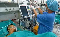Ghép thận tự thân khẩn cấp cứu sống nam thanh niên bị tai nạn