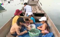 Khó khăn trước năm học mới của con em ngư dân