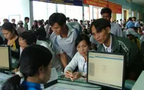Gian nan mua vé tàu Tết