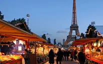 Người dân Paris hân hoan đón Giáng sinh dù an ninh thắt chặt