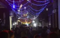 Người dân cả nước tận hưởng không khí Giáng sinh