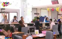 Lượng khách đến ngân hàng giao dịch ngày cuối năm tăng cao