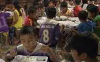 Giúp học sinh vùng cao Quảng Nam không bị cắt bữa mùa lũ