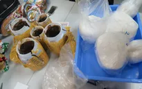 Thua bạc, cụ bà 76 tuổi bị bắt phải vận chuyển gần 3kg ma túy