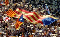 Người dân xứ Catalan xuống đường ủng hộ tách khỏi Tây Ban Nha