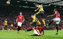VIDEO: Giroud hóa người hùng cứu nguy Arsenal tại Old Trafford vào phút chót