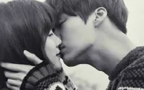 Nàng cỏ Goo Hye Sun hôn chồng sắp cưới say đắm trong bộ ảnh cổ tích