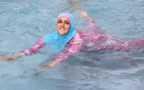 Burkini có gì mà Pháp cấm đoán dữ dội?