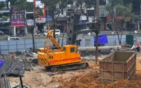 Hà Nội: Cần cẩu đổ sập xuống khu tập thể Giảng Võ