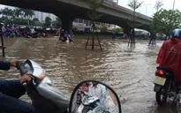 Hàng trăm nhà dân tại Hà Nội bị ngập sâu hơn 1m sau mưa lớn