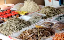 Biến động thời tiết, hải sản khô tăng giá