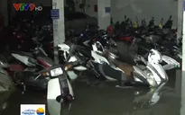 Hàng trăm xe máy, ô tô chìm nghỉm trong hầm ở TP.HCM