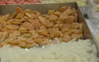 Sản xuất đặc sản Tết giảm do thiếu nguyên liệu