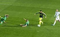 Twitter "nổ tung" vì pha solo thiên tài của Ozil