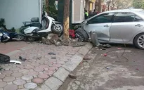 Ô tô mất lái tông liên hoàn, 2 người tử vong