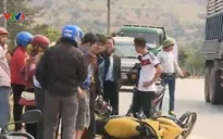Ô tô đâm trực diện xe máy, một người nguy kịch