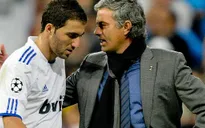 Nghe lời thầy cũ, Higuain đống ý tới Man Utd