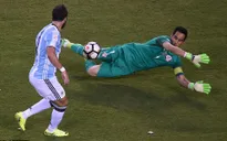 Cả Messi và Higuain đều ôm hận tiếc nuối vì pha bóng này!